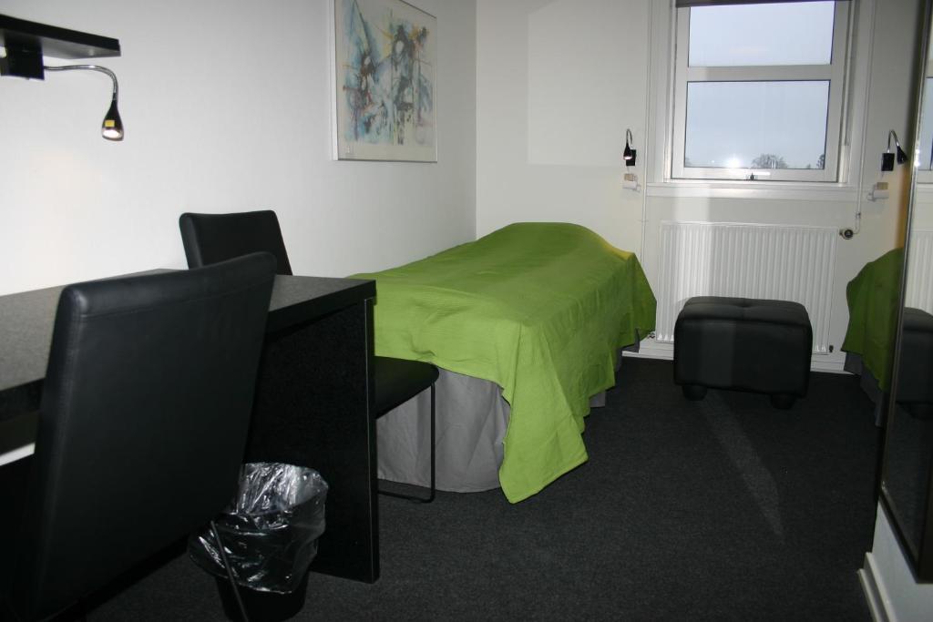 Stoberiet Hostel Svendborg község Kültér fotó A treatment room at a medical practice