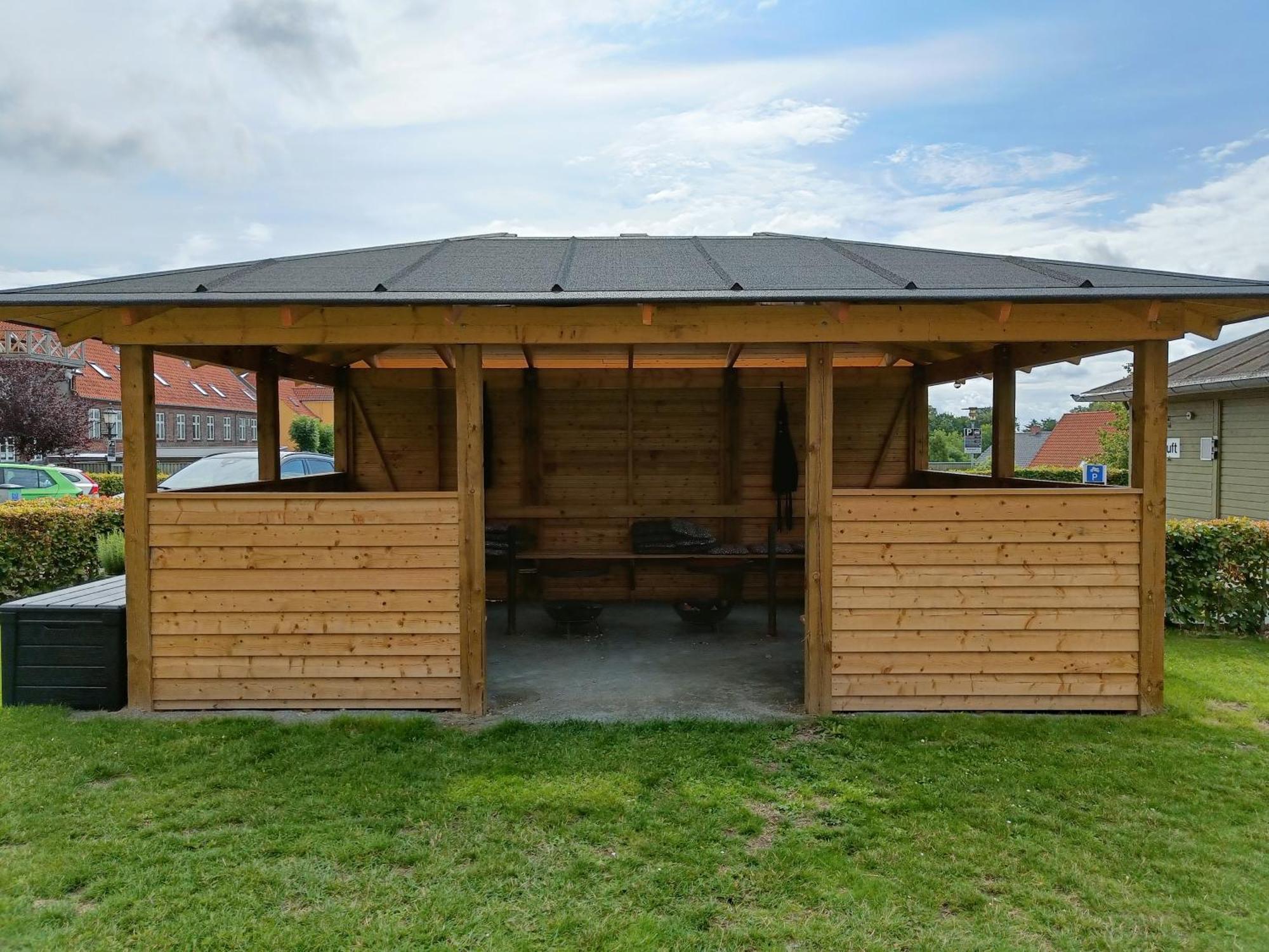 Stoberiet Hostel Svendborg község Kültér fotó A wooden gazebo
