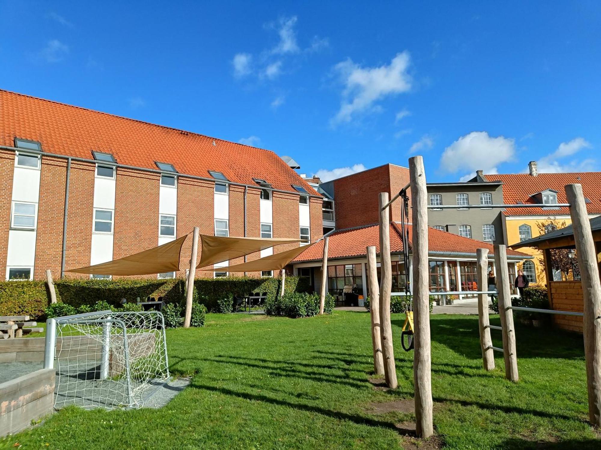 Stoberiet Hostel Svendborg község Kültér fotó The school's main building