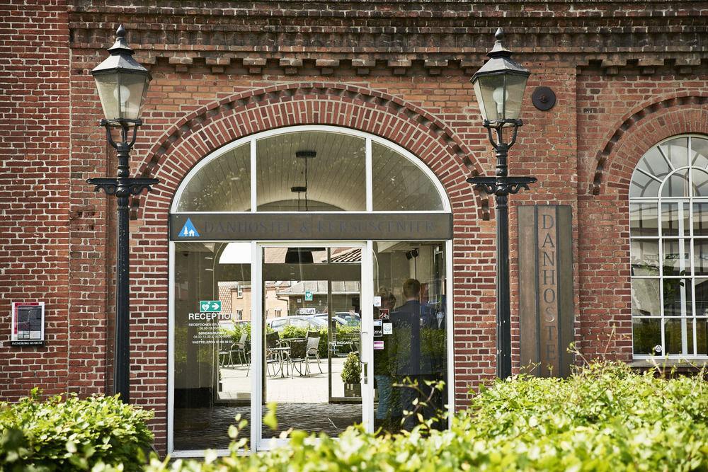 Stoberiet Hostel Svendborg község Kültér fotó Entrance to the museum