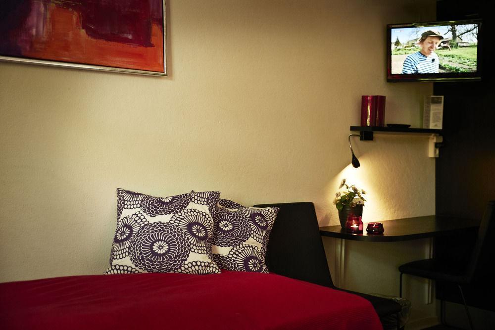 Stoberiet Hostel Svendborg község Kültér fotó A room at the hotel