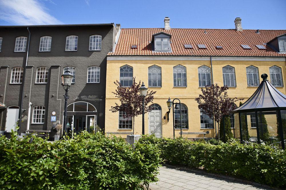 Stoberiet Hostel Svendborg község Kültér fotó The Yellow House