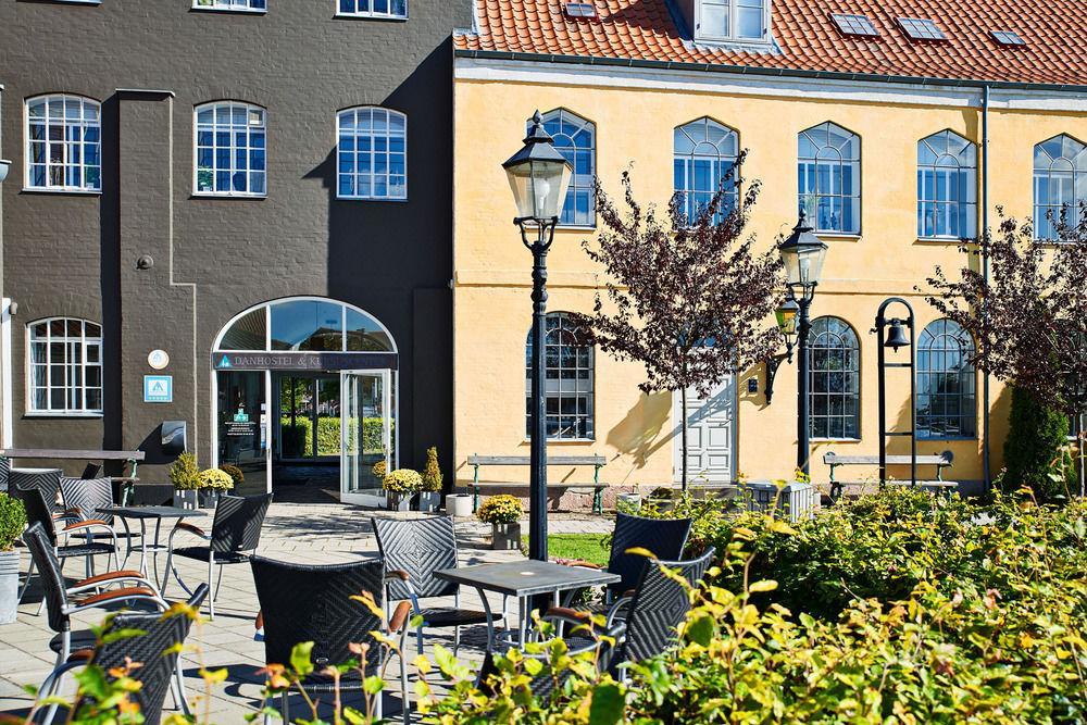 Stoberiet Hostel Svendborg község Kültér fotó The former town hall of Sønderborg
