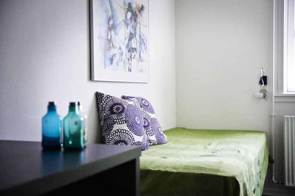 Stoberiet Hostel Svendborg község Kültér fotó A typical bedroom at the University of Stavanger