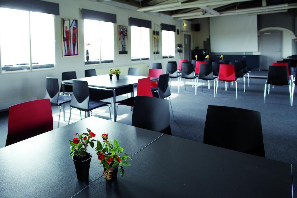 Stoberiet Hostel Svendborg község Kültér fotó The dining room at the International Centre